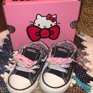 Hello Kitty Converse! 💕